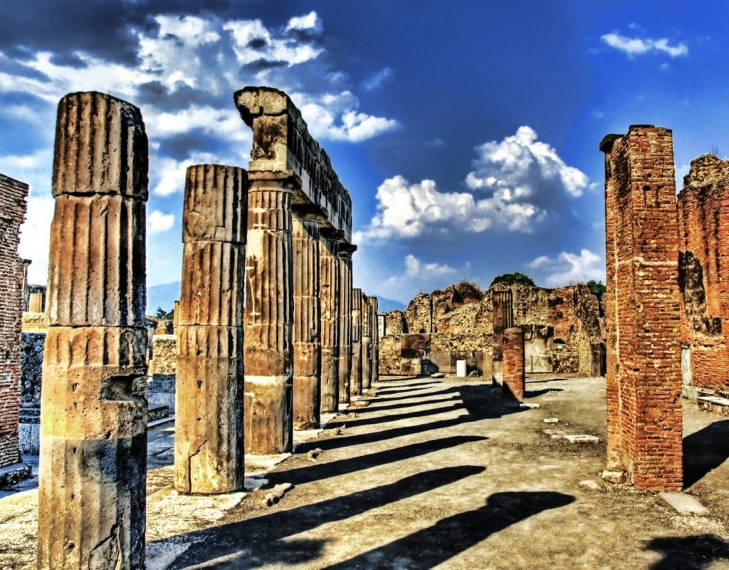Руины античного города Помпеи