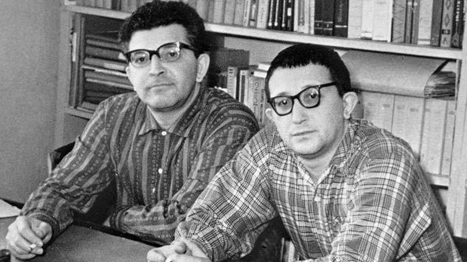 Аркадий (слева) и Борис (справа) Стругацкие
