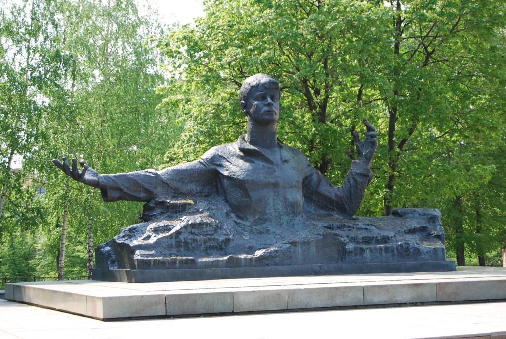 Памятник Сергею Александровичу