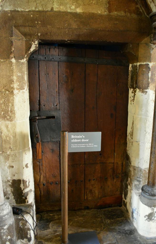 Самая старая в Великобритании дверь