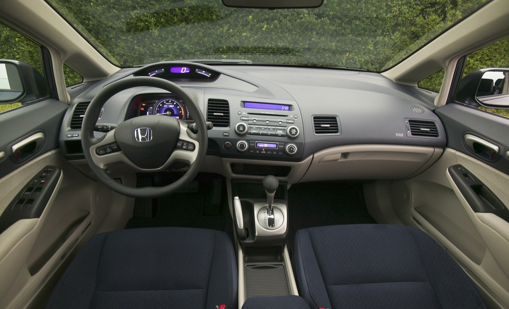 Honda Insight Hybrid против Honda Civic Hybrid