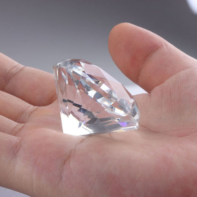 Как отличить искусственный бриллиант?