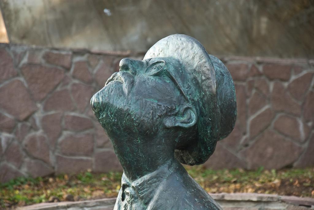 Боровск памятник Циолковскому