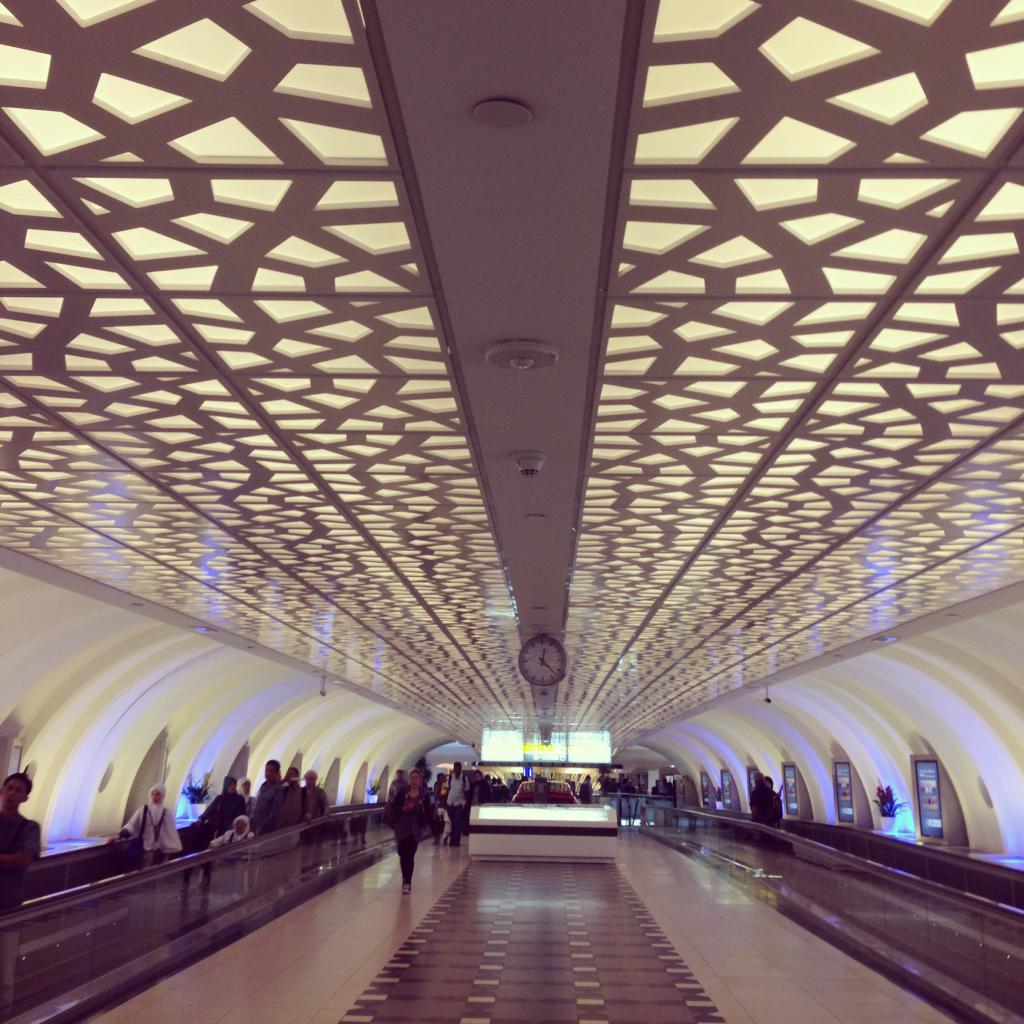 Аэропорт Абу-Даби переходы между терминалами