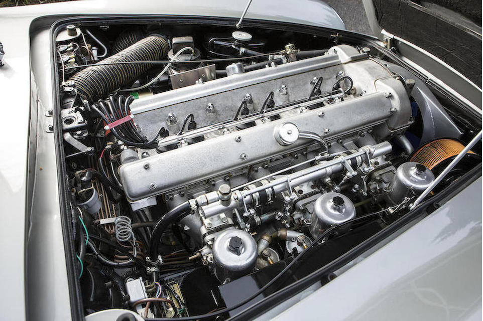 Двигатель Aston Martin DB5