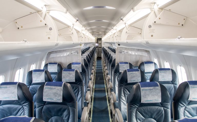 Салон самолета Bombardier Q400