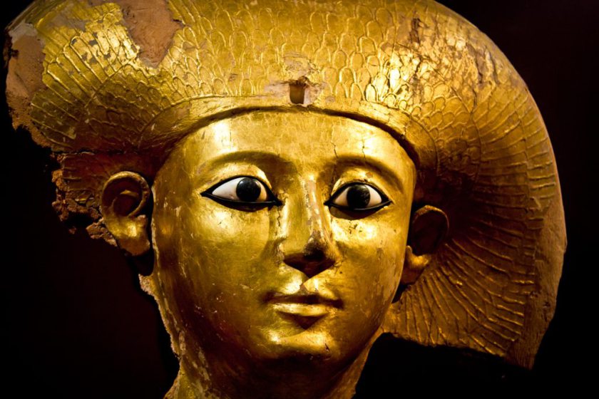 инкрустированные глаза на золотой погребальной маске