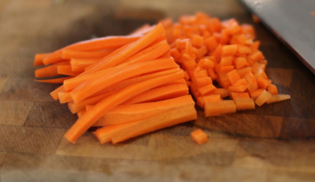 как нарезать морковь