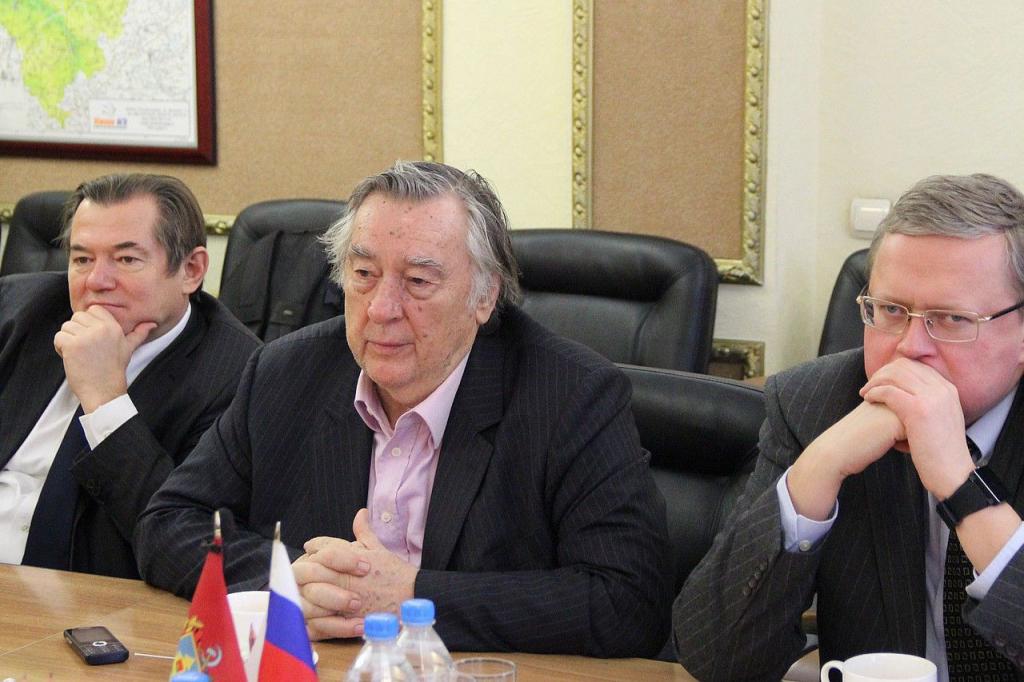 писатель проханов биография личная жизнь. Смотреть фото писатель проханов биография личная жизнь. Смотреть картинку писатель проханов биография личная жизнь. Картинка про писатель проханов биография личная жизнь. Фото писатель проханов биография личная жизнь