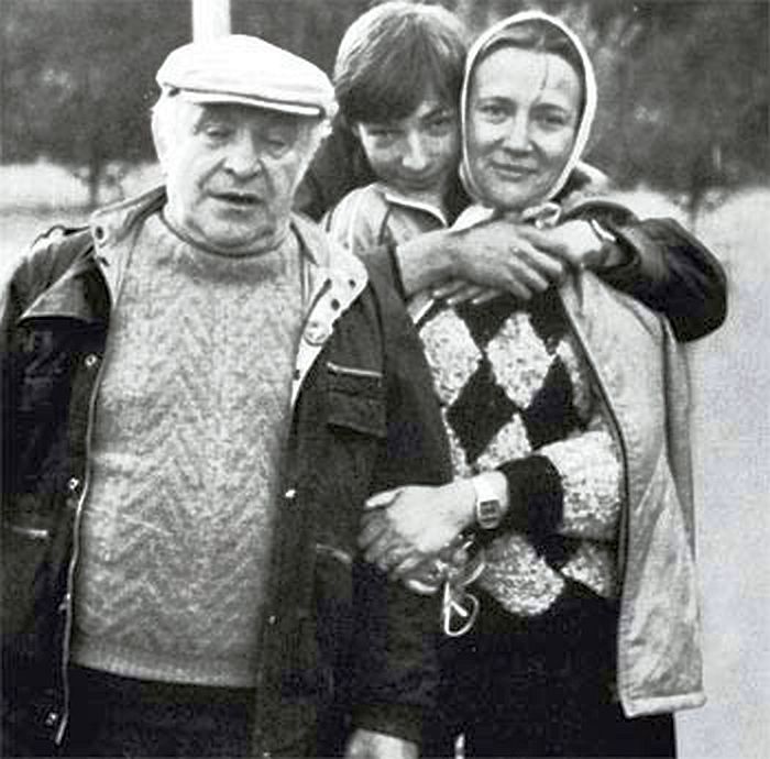 Ролан Быков с семьей