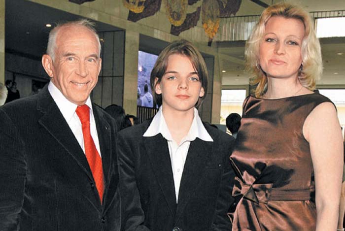 Александр Пашутин с дочерью и внуком