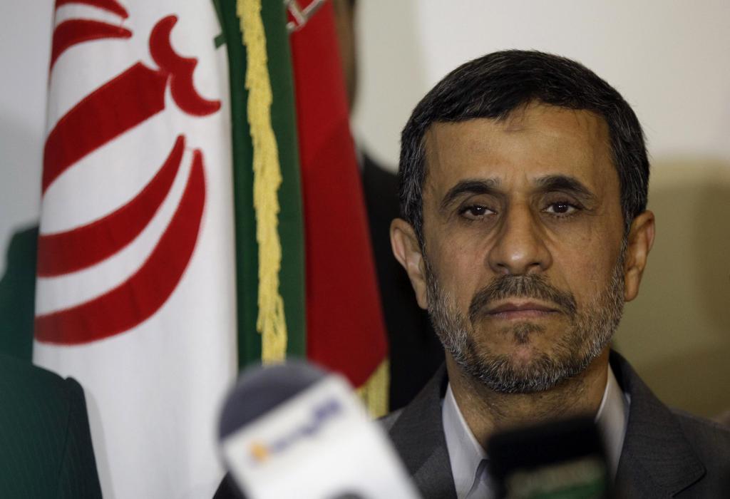 Ахмадинежад готовится к выборам.