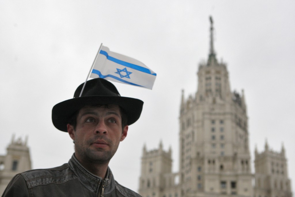Демонстративное фото еврея в России