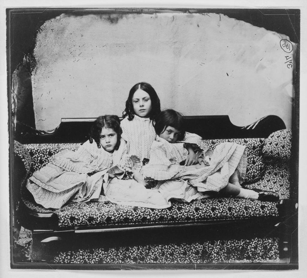 Алиса Лидделл с сестрами