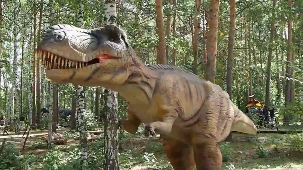 Тираннозавр в динопарке "Затерянный мир". Челябинск