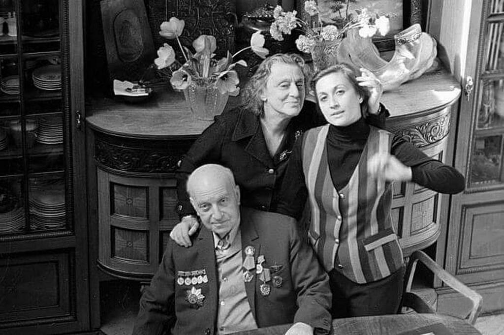 Верико в кругу семьи - с мужем Михаилом и дочерью, Софико