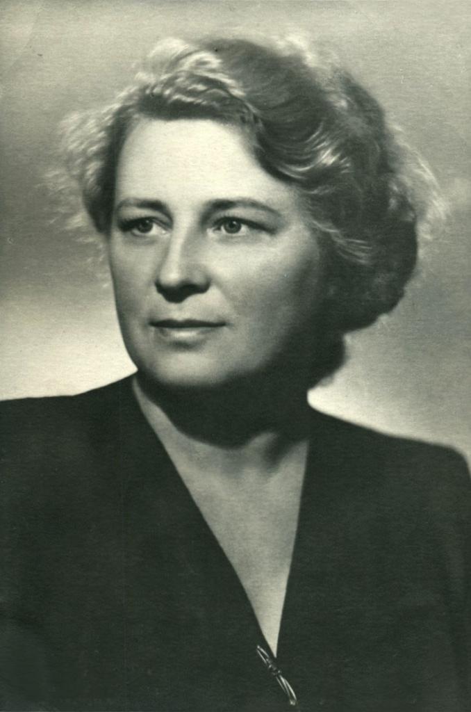 Алла Тарасова