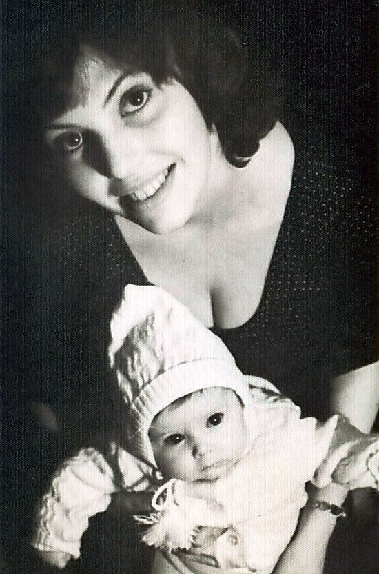Маленькая Янина с мамой