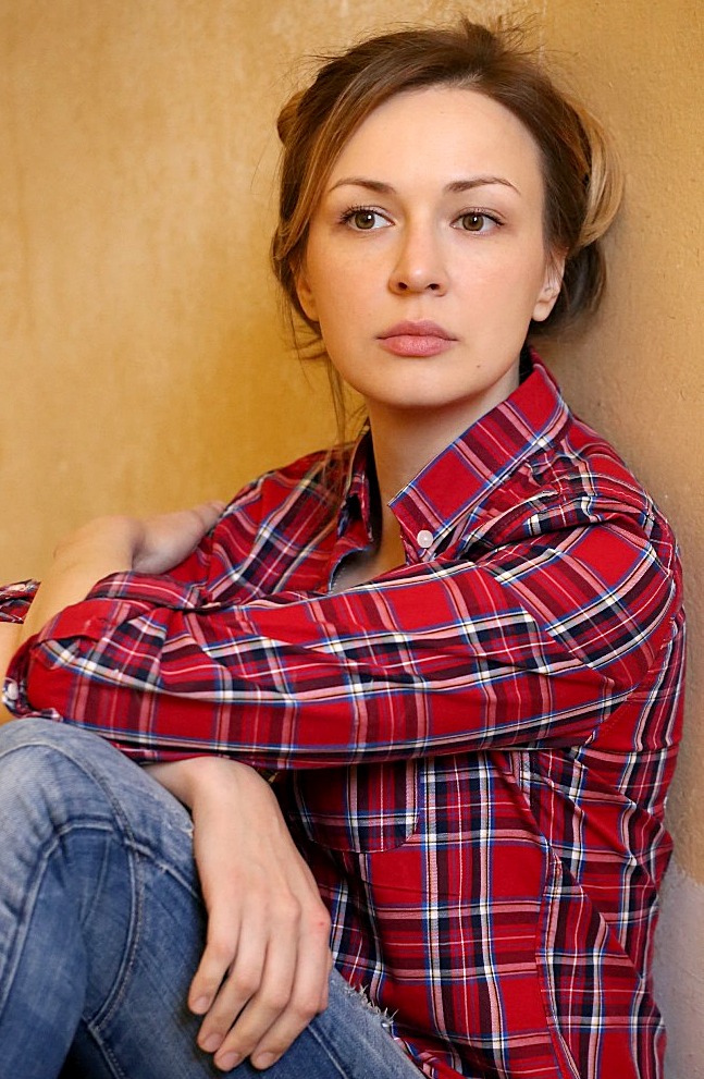 Анна Тараторкина, супруга Ратникова