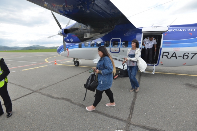 Пассажиры в Горно-Алтайске. Авиакомпания «СиЛА» и самолет L-410