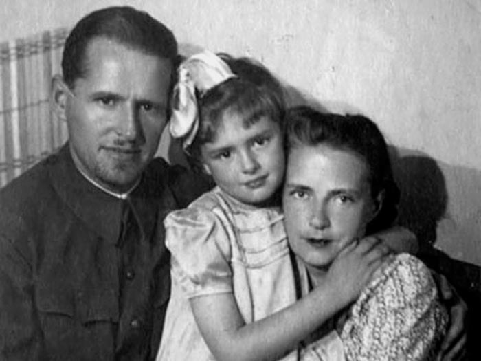 Варвара Мясникова с мужем и дочерью