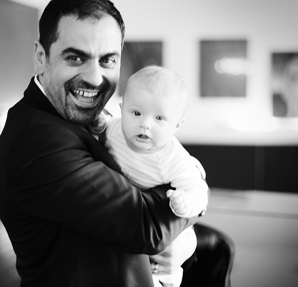 Арам Мнацаканов со своим ребенком