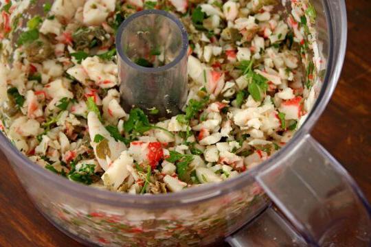 как приготовить салат с крабовыми палочками