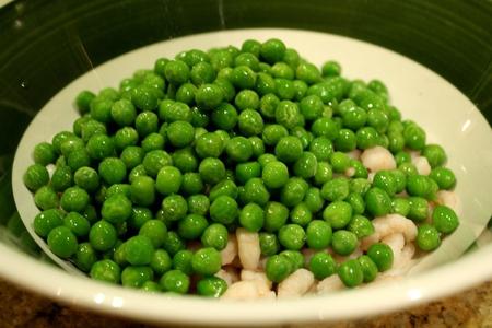 салат с зеленым горошком простой