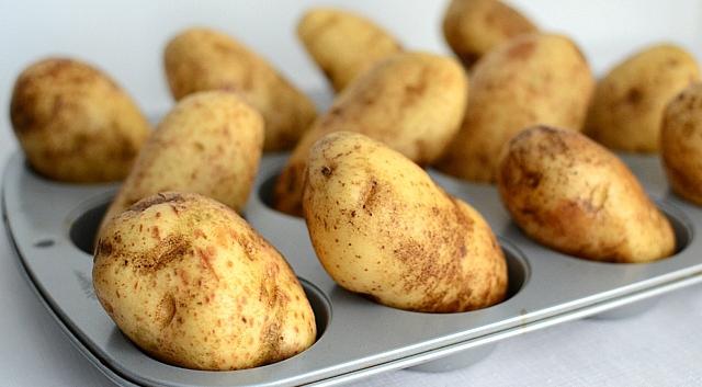картофель, запеченный в духовке целиком