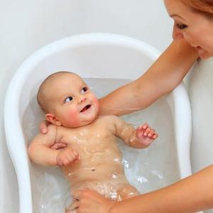 в чем купать младенца