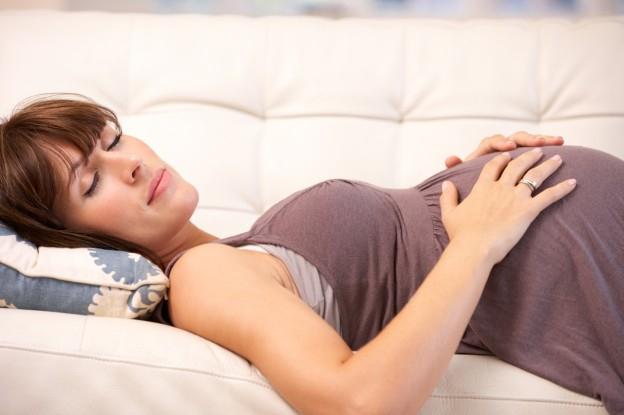 почему беременной нельзя спать на спине