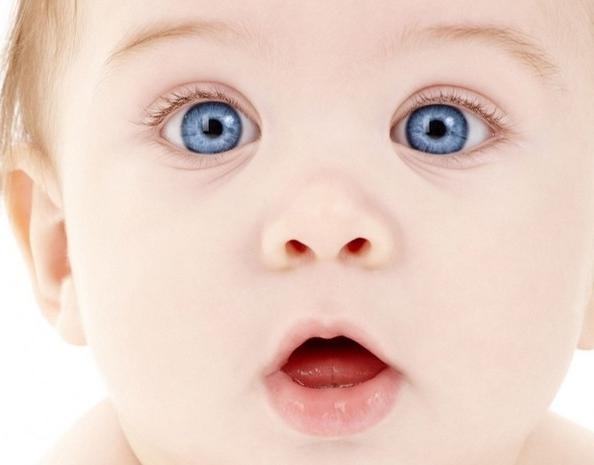 когда меняется цвет глаз у новорожденного