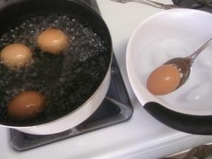сколько минут варить яйца