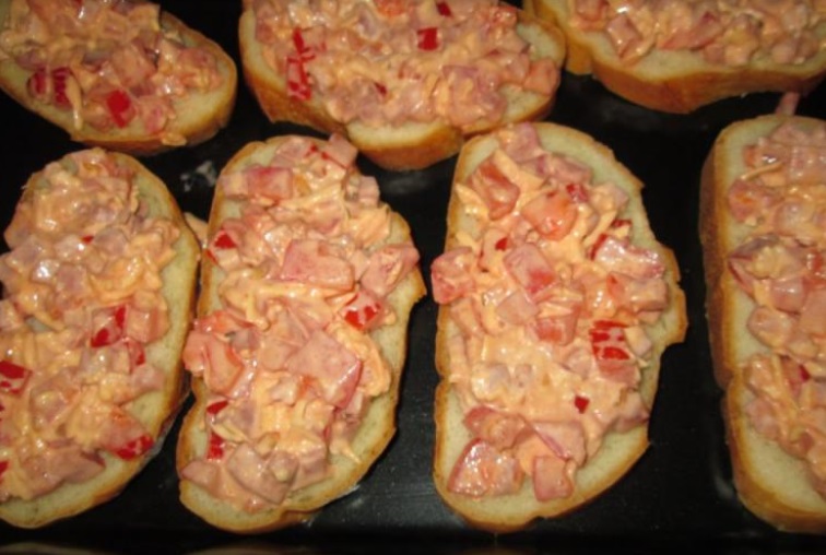 Мини пицца на хлебе