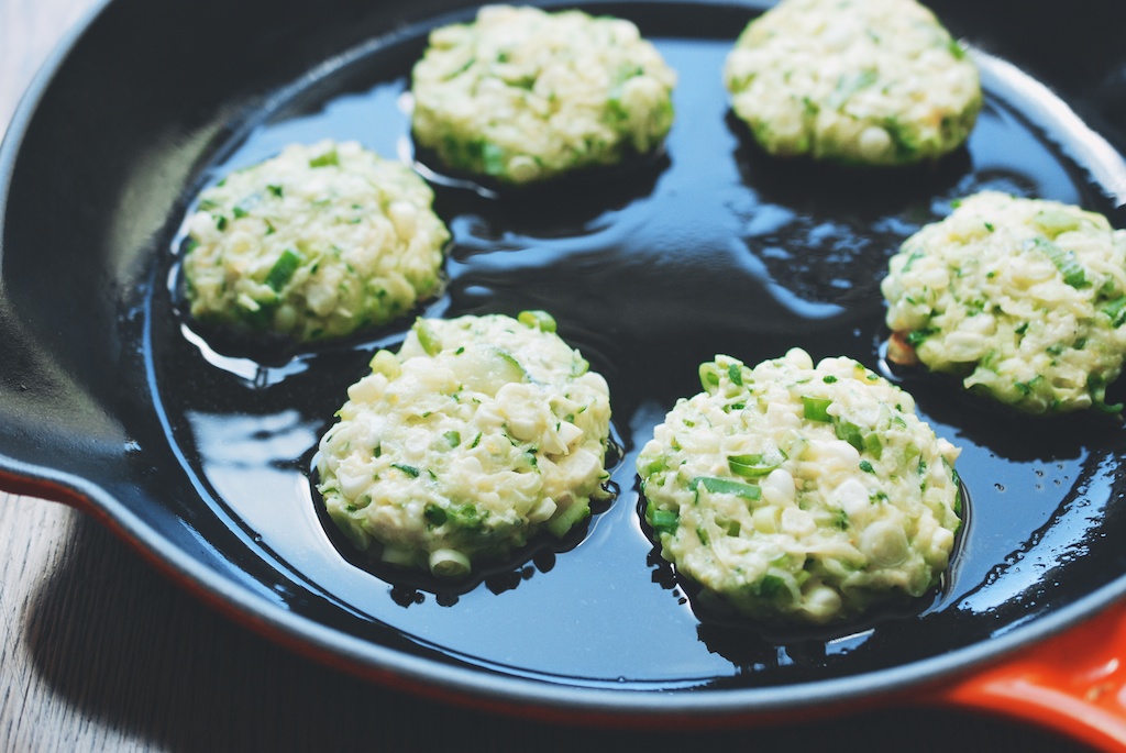 Кабачковые оладьи с кукурузой