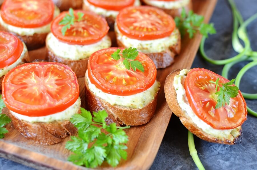 Рецепт бутерброда с помидорами и сыром