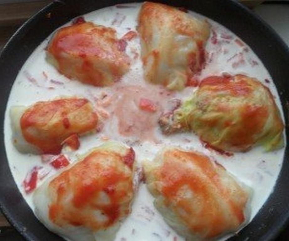 куриные ножки с капустой и рисом. 1196713. куриные ножки с капустой и рисом фото. куриные ножки с капустой и рисом-1196713. картинка куриные ножки с капустой и рисом. картинка 1196713. Сочетание риса и капусты — это уже классика, проверенная временем и такими популярными рецептами, как голубцы, бигос и лаханоризо. А если добавить к ним курицу, то и вовсе получится объедение. Предлагаем вам несколько необычный, но давно любимый в той же Польше и Греции рецепт тушеной капусты с курицей и рисом. Готовится она очень просто — никаких особых навыков не понадобится. В результате вы получите полноценный обед или ужин для всей семьи. На вкус блюдо очень яркое и насыщенное, чем-то отдаленно напоминает все те же голубцы.