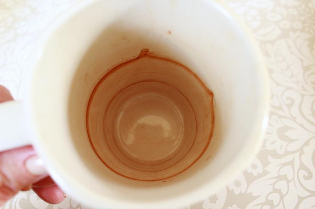 Отмыть чашку от чая кофе
