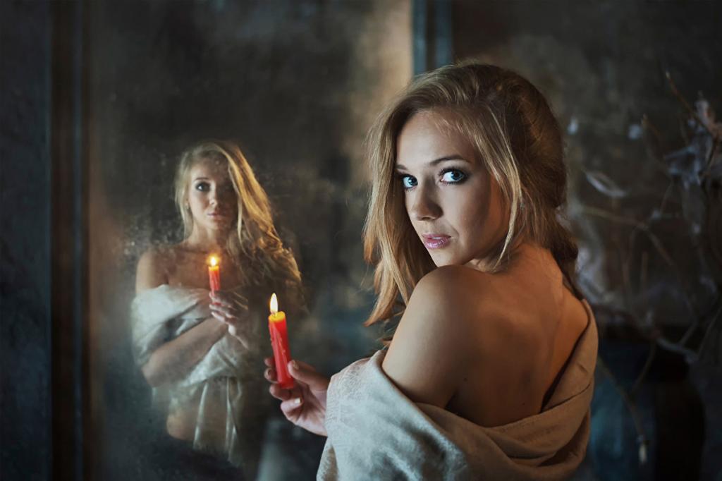 1258043 В зеркале мы видим себя красивее чем мы есть