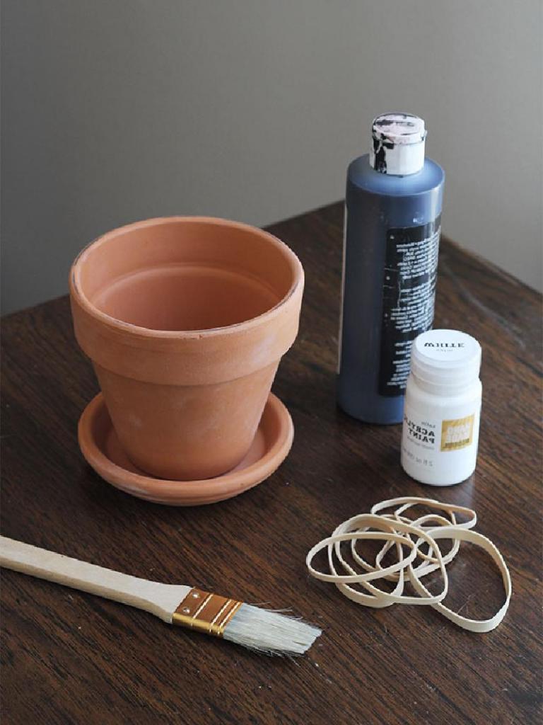 Краски для рисования на глине. Краска для полимерной глины. Красить полимерную глину пастелью. Можно ли покрасить глину. Полимерная глина и алкогольные чернила.