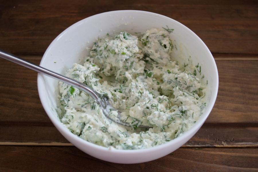 Творог с укропом. Творог с укропом. Творог с укропом. Творог с огурцом и зеленью. Творог с зеленью.