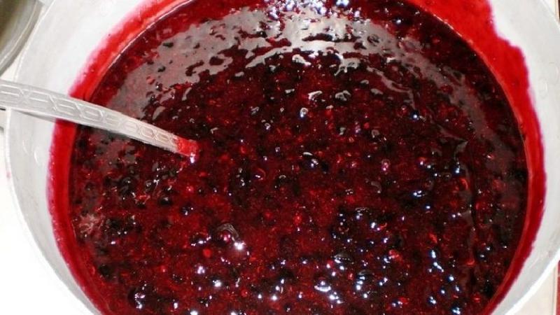 Рецепт наполеона со смородиной. 1271846. Рецепт наполеона со смородиной фото. Рецепт наполеона со смородиной-1271846. картинка Рецепт наполеона со смородиной. картинка 1271846. Улучшенный вкус любимого многими торта "Наполеон" становится все популярнее. Когда-то я испекла его на семейное торжество. Многим очень понравился необычный вид десерта и аромат лета, который дает душистая смородина. Как создать этот торт в условиях домашней кухни? Делюсь рецептом. Надеюсь, вам понравится. Если у вас имеется домашняя смородина, перетертая с сахаром, смело пробуйте этот способ приготовления ароматного десерта.