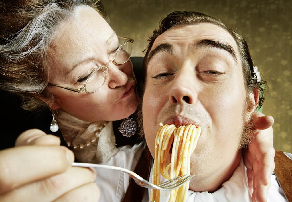 Маменькины сыночки: 5 имен мужчин, которые чаще других попадают под влияние  мамы