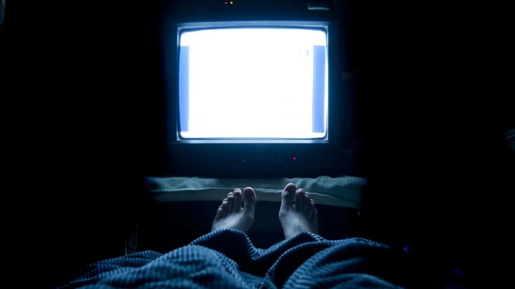 Почему человек не может уснуть без телевизора