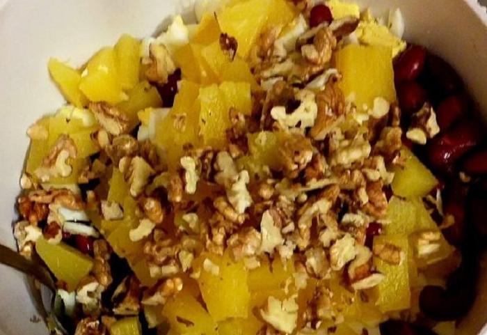 Салат из Сникерса и яблок
