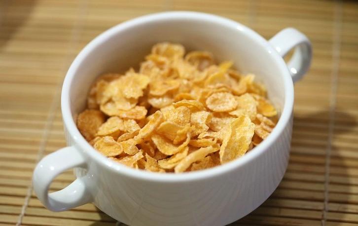 Кукурузные хлопья фото. Хлопья спортивные. Хлопья кукурузные. Торт с кукурузными хлопьями. Хлопья кукурузные.