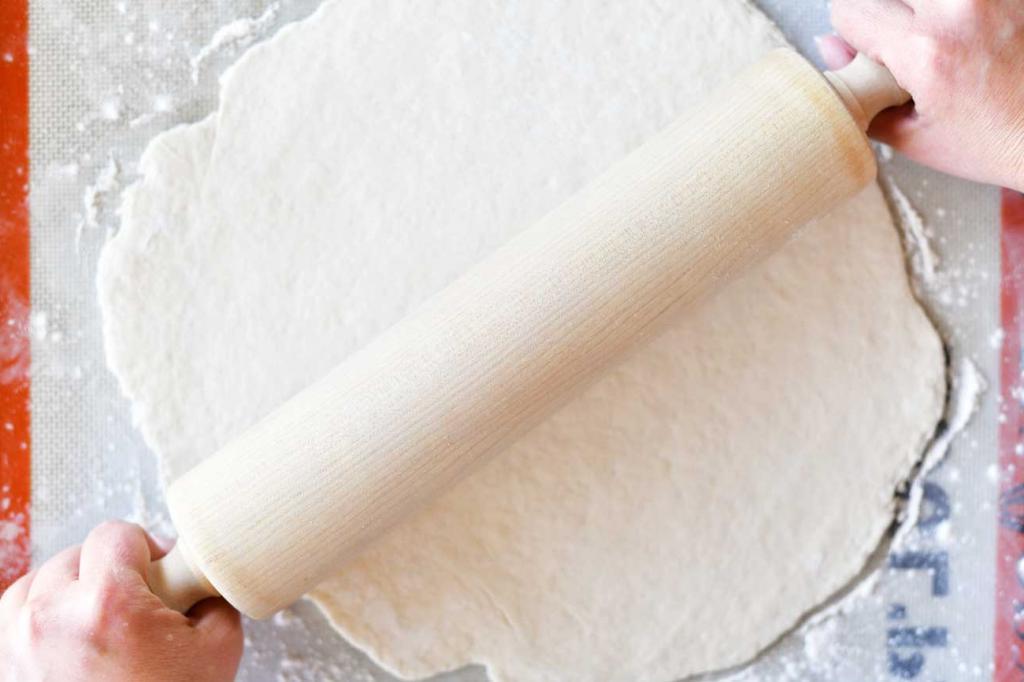 Тесто после готовки калорийность. Тесто на дрожжах. Можно ли тесто сделать заранее. Дрожжевое тесто. Тесто на хлеб дрожжевое.