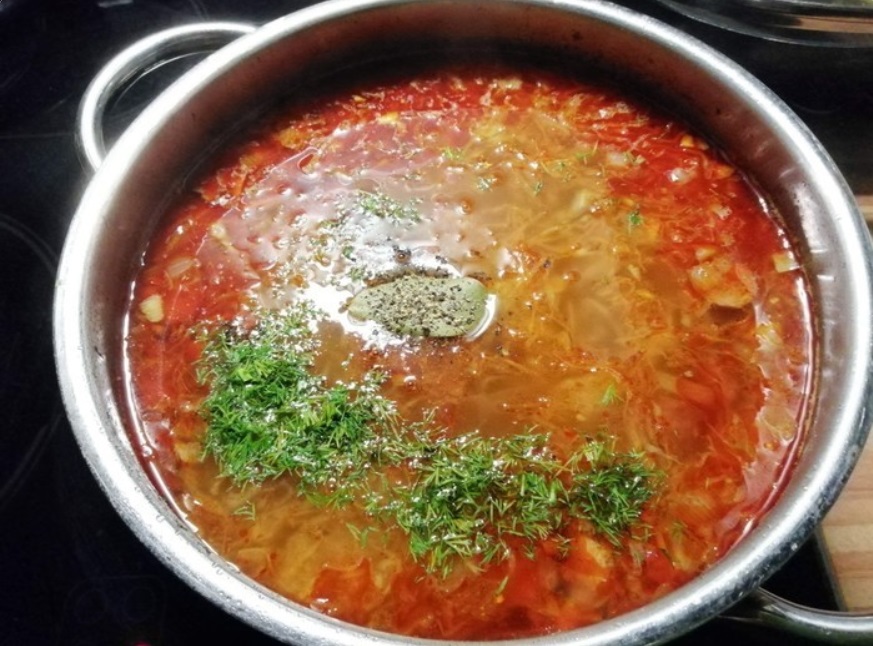 Рецепт вкусных щей из свинины. Корхейлевеш суп. Венгерские щи. Сложные щи. Щи по венгерски.
