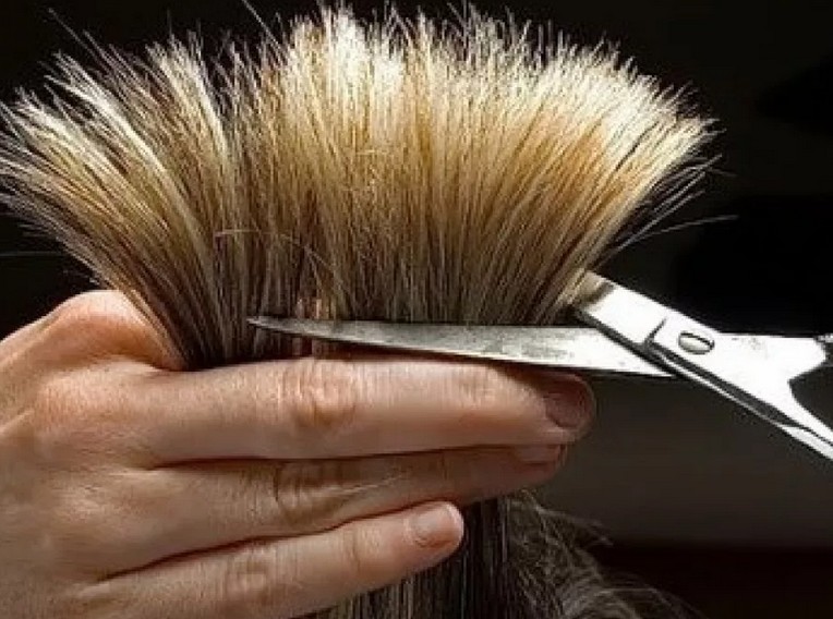 Чем чистить кончиков волос