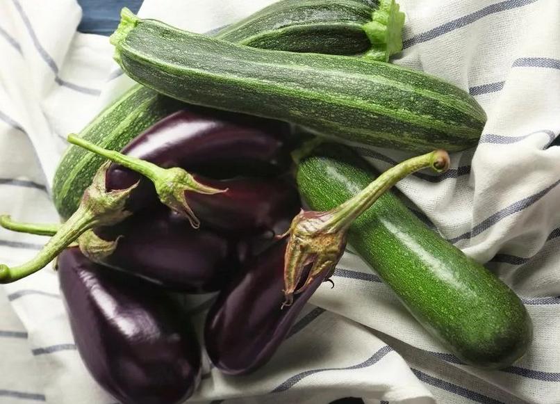 хумус с курицей что это. 1570008. хумус с курицей что это фото. хумус с курицей что это-1570008. картинка хумус с курицей что это. картинка 1570008. Для своих близких я готовлю только вкусные и полезные блюда. Мои дети и супруг очень полюбили курицу в хумусе с овощами. Делается это блюдо очень просто и быстро, с процессом приготовления справится даже начинающая хозяйка. Все ингредиенты я беру на глаз.